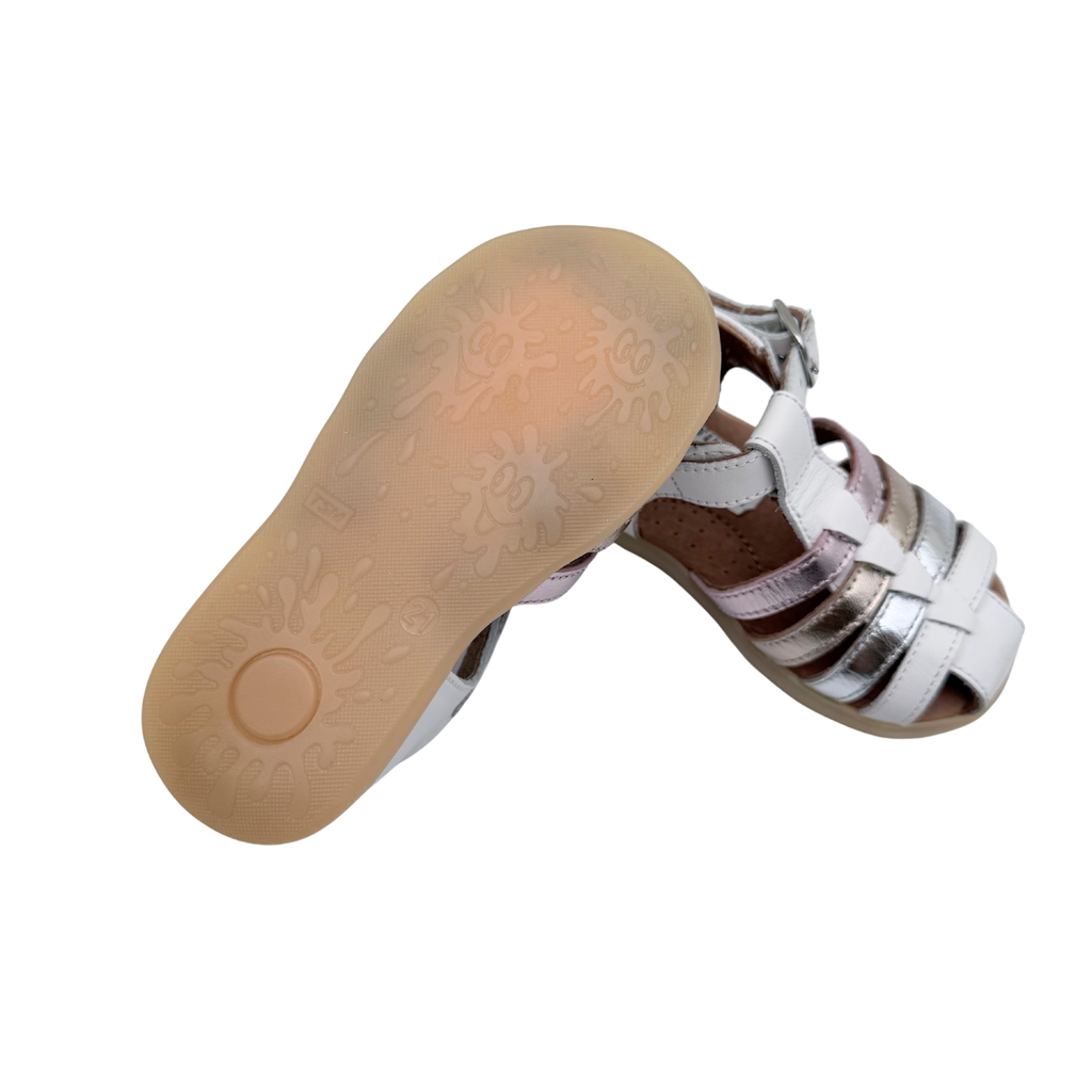 Sandales blanches et argentées — 21