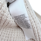 Bonnet bébé tricoté beige à pompon – 3-6 mois