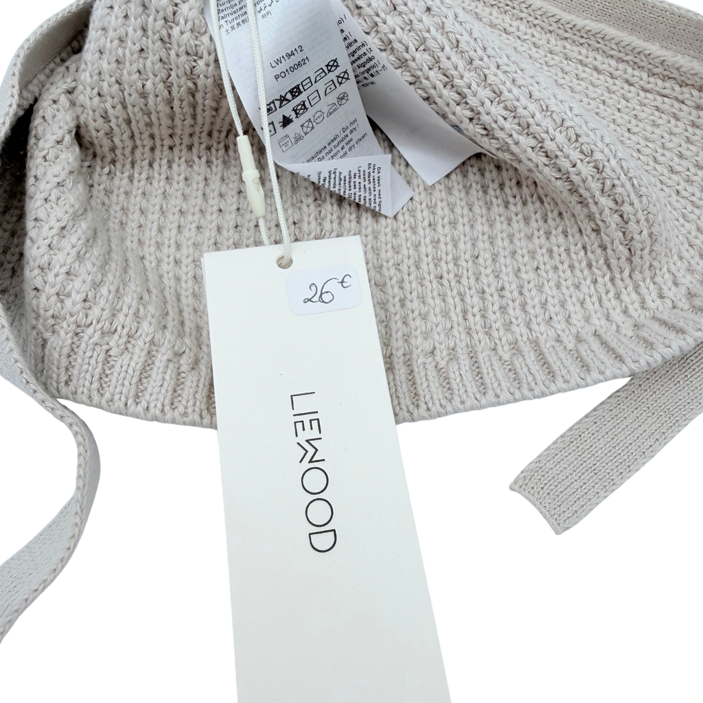 Bonnet bébé tricoté beige à pompon – 3-6 mois