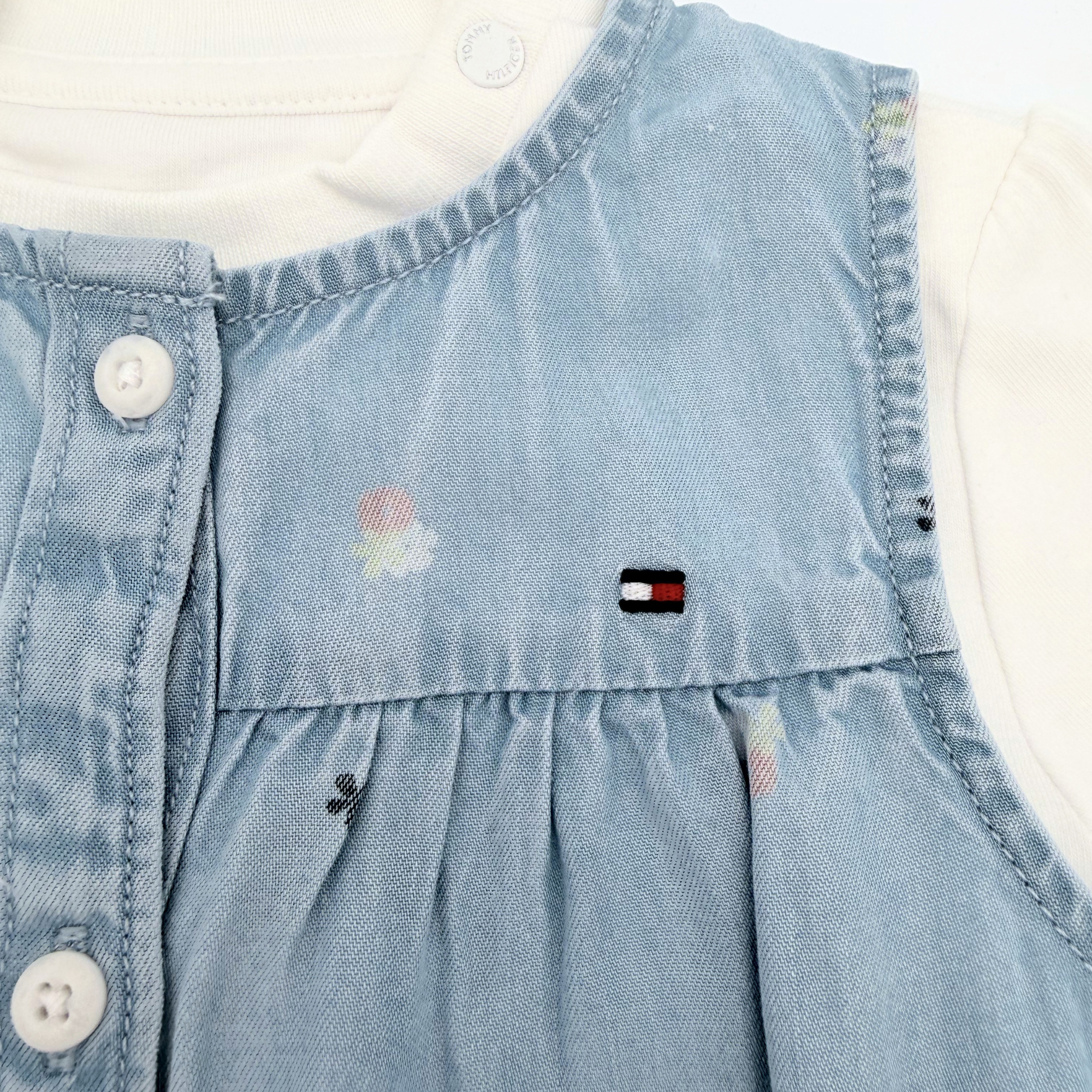 Robe en jean clair brodée et body — 2 ans