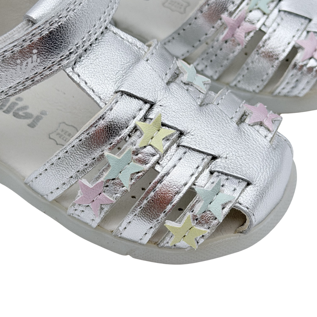 Sandales argentées à étoiles multicolores – 19