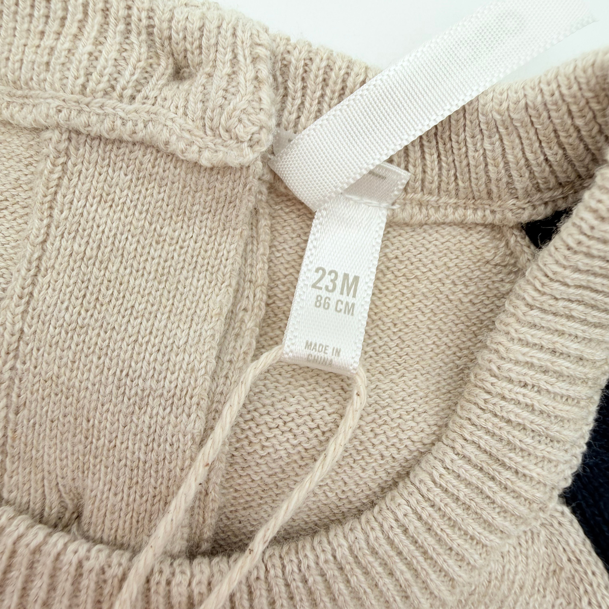 Pull enfant motif chien beige, camel et bleu marine - 23 mois