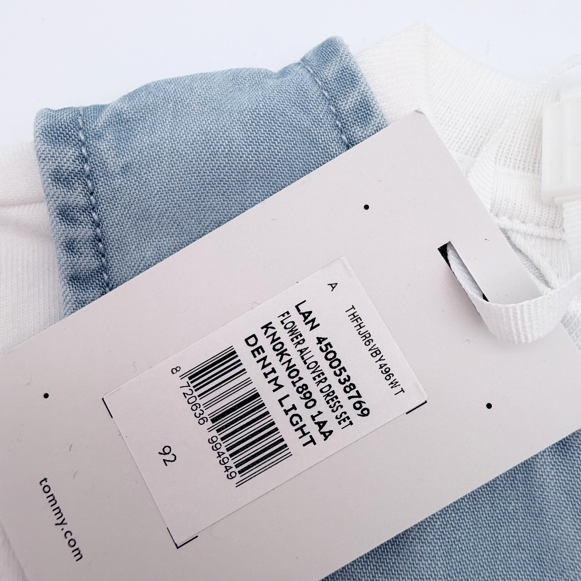 Robe en jean clair brodée et body — 2 ans