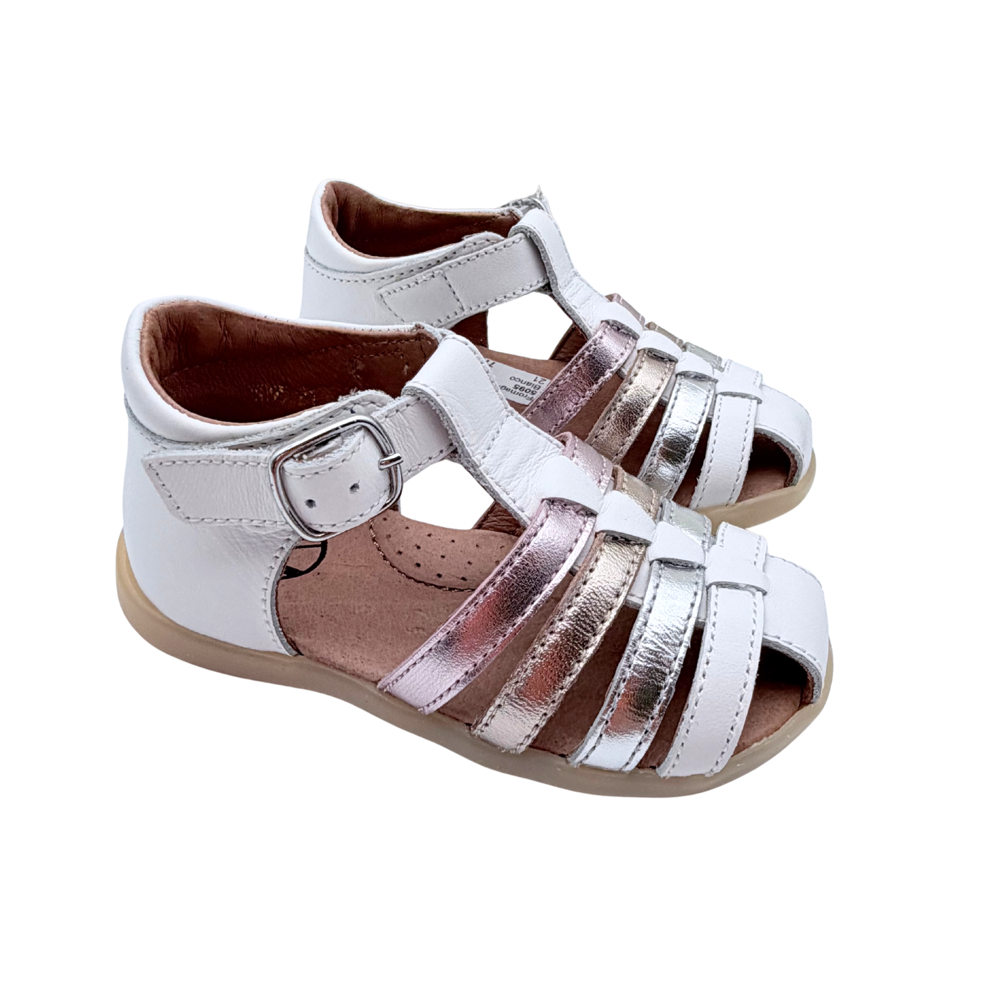 Sandales blanches et argentées — 21