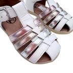 Sandales blanches et argentées — 21