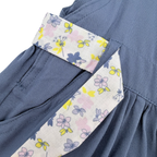 Robe bleue à ceinture fleurie — 6 mois