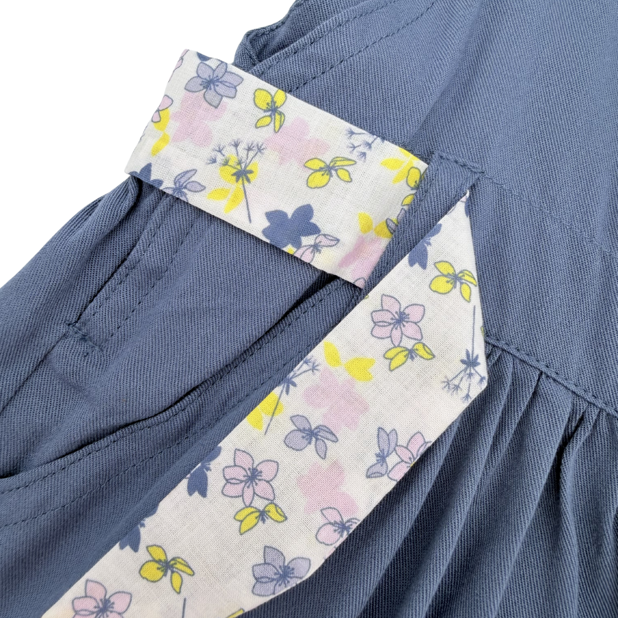 Robe bleue à ceinture fleurie — 6 mois