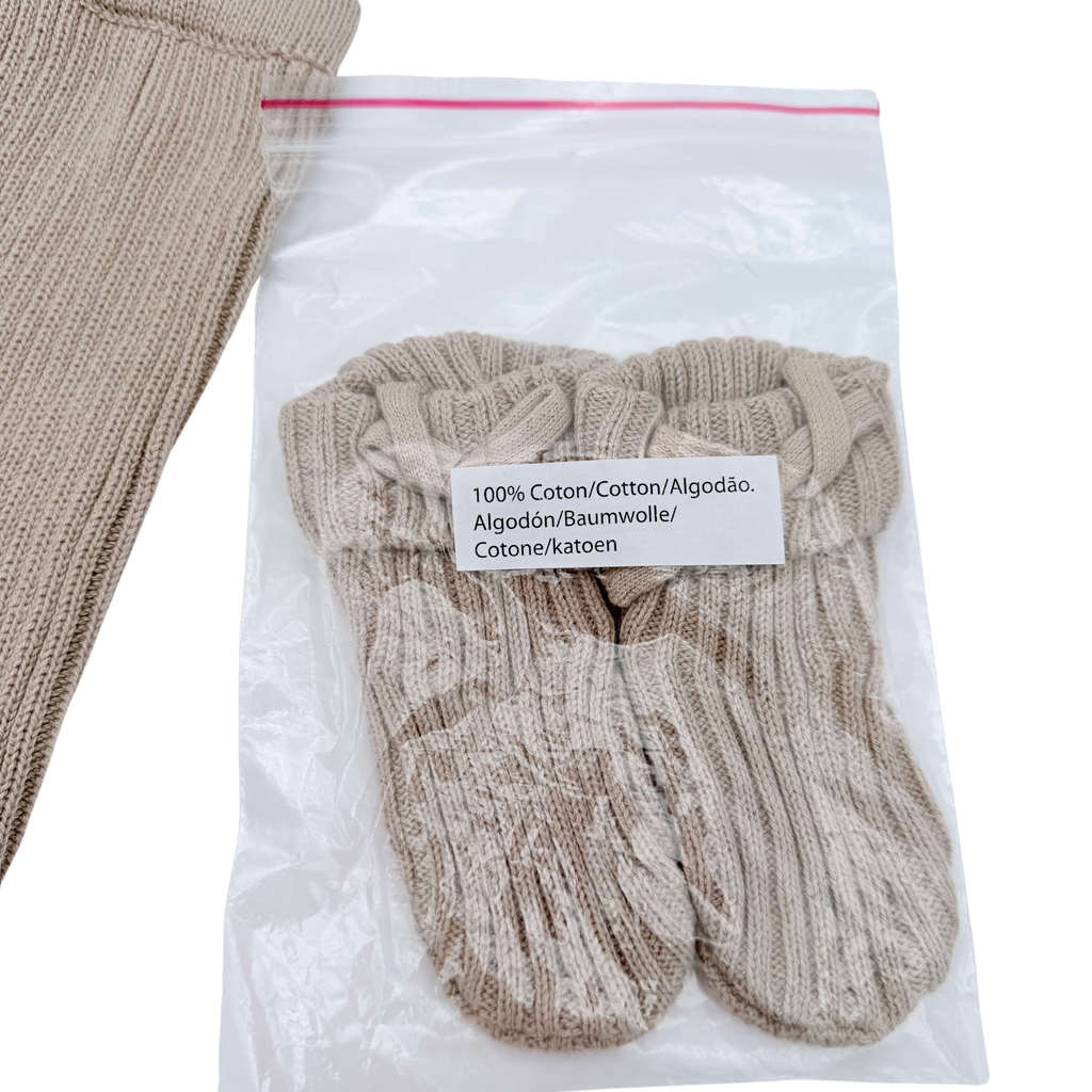Ensemble bébé pantalon en maille beige et chaussons assortis - 1 mois
