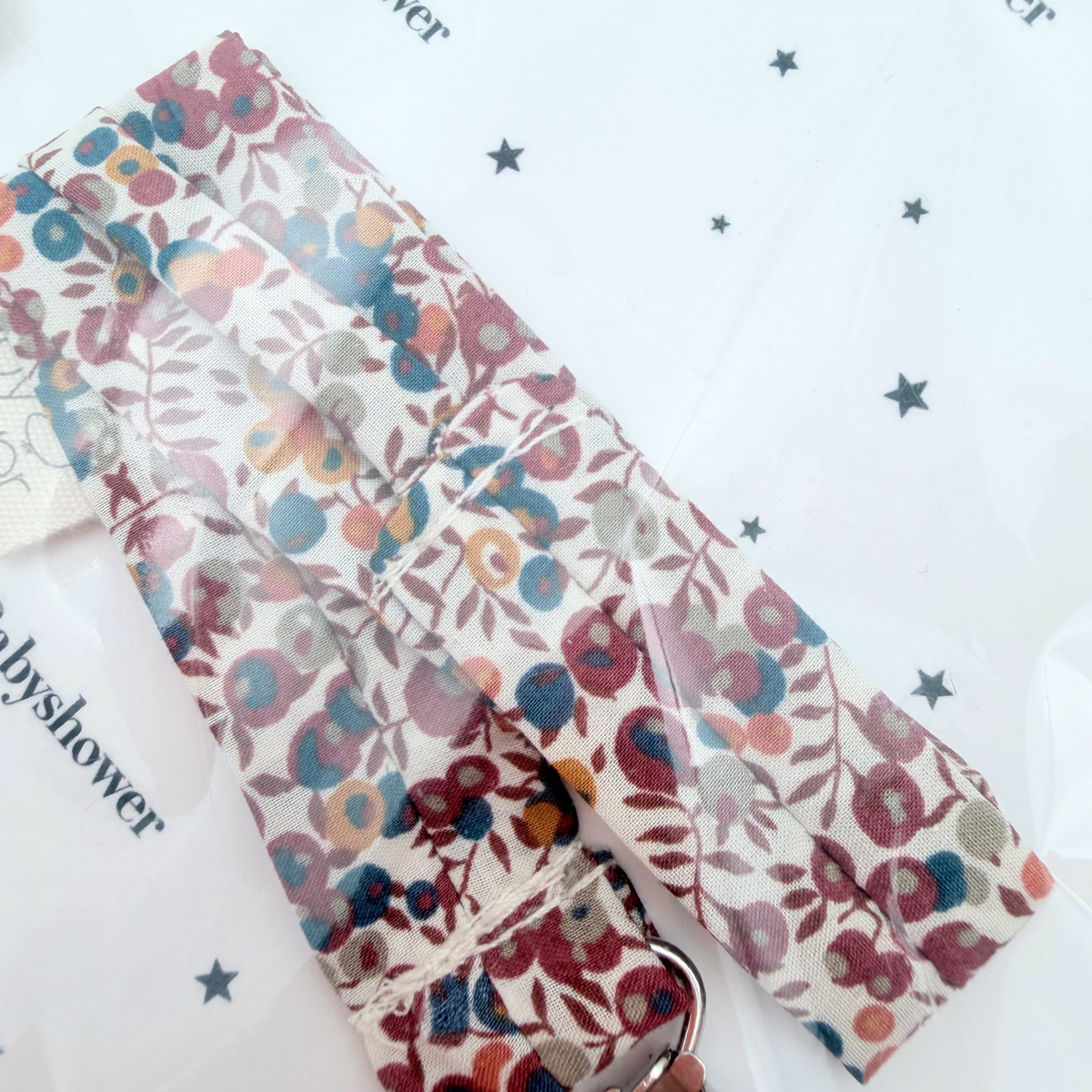 Attache-sucette à motifs fleuris multicolores