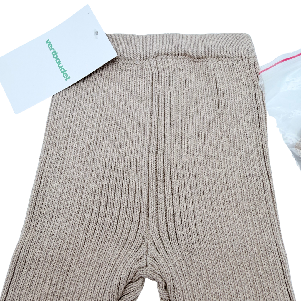 Ensemble bébé pantalon en maille beige et chaussons assortis - 1 mois