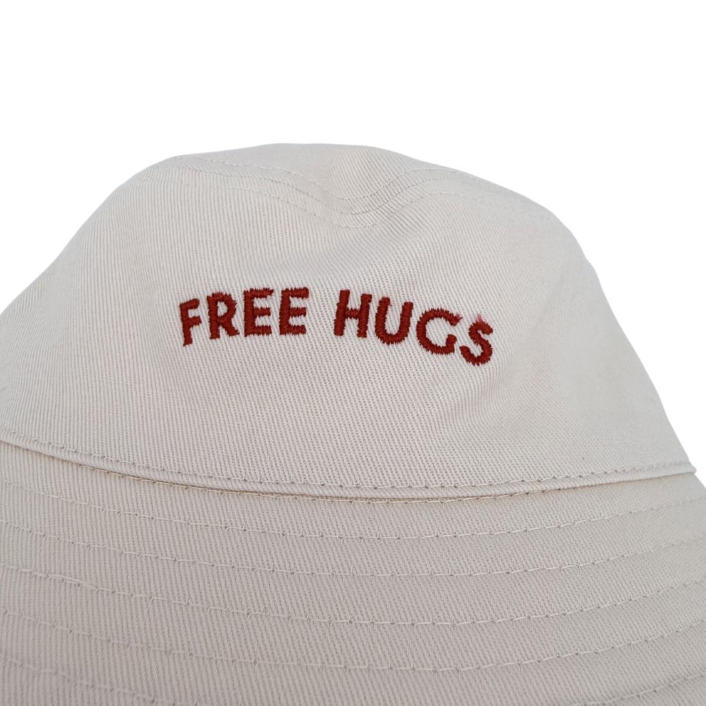 Bob bébé réversible beige à cœurs "Free Hugs" — 6-12 mois