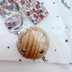 Attache-sucette à motifs fleuris multicolores