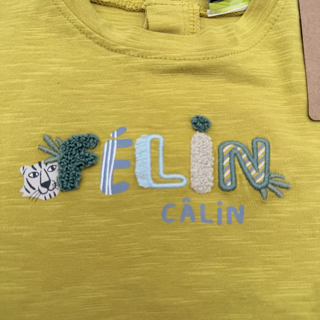 T-shirt kaki « Félin câlin » — 3 mois