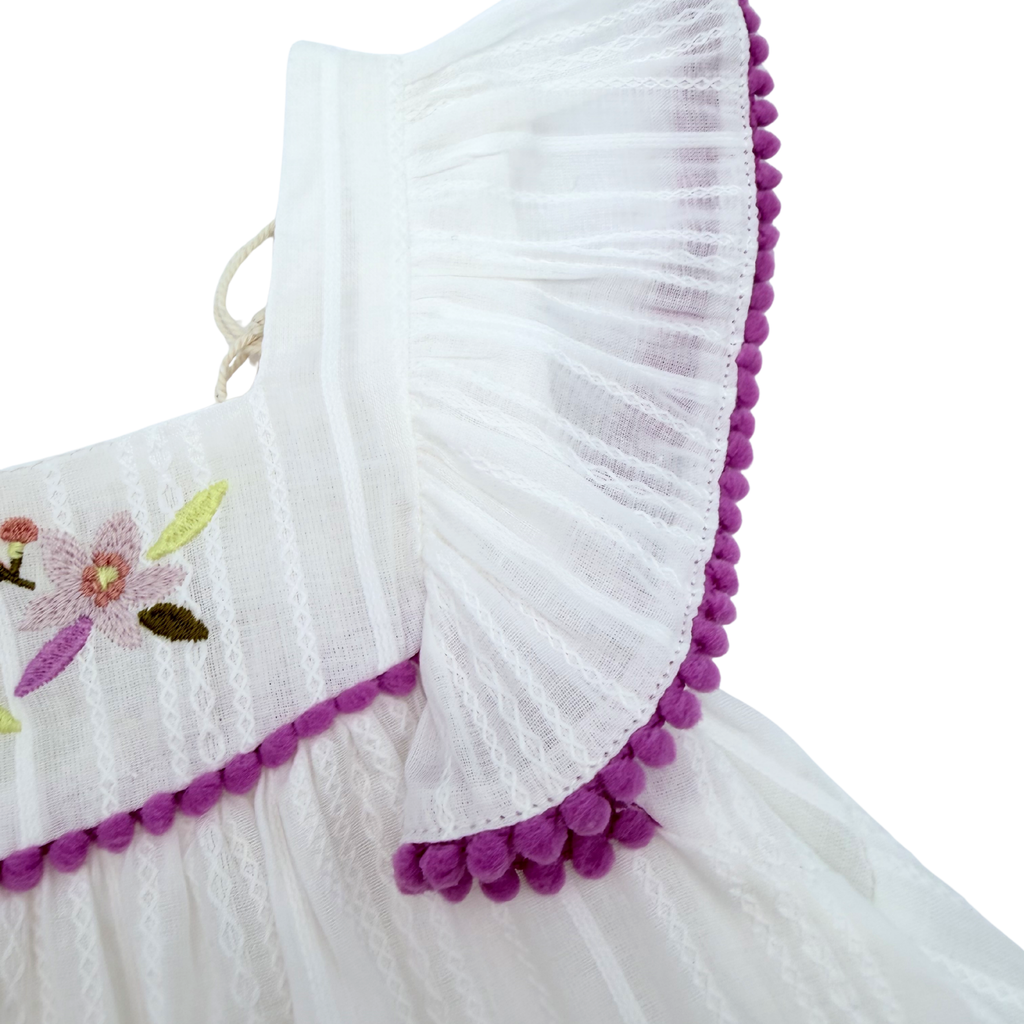 Robe blanche à volants brodés — 24 mois