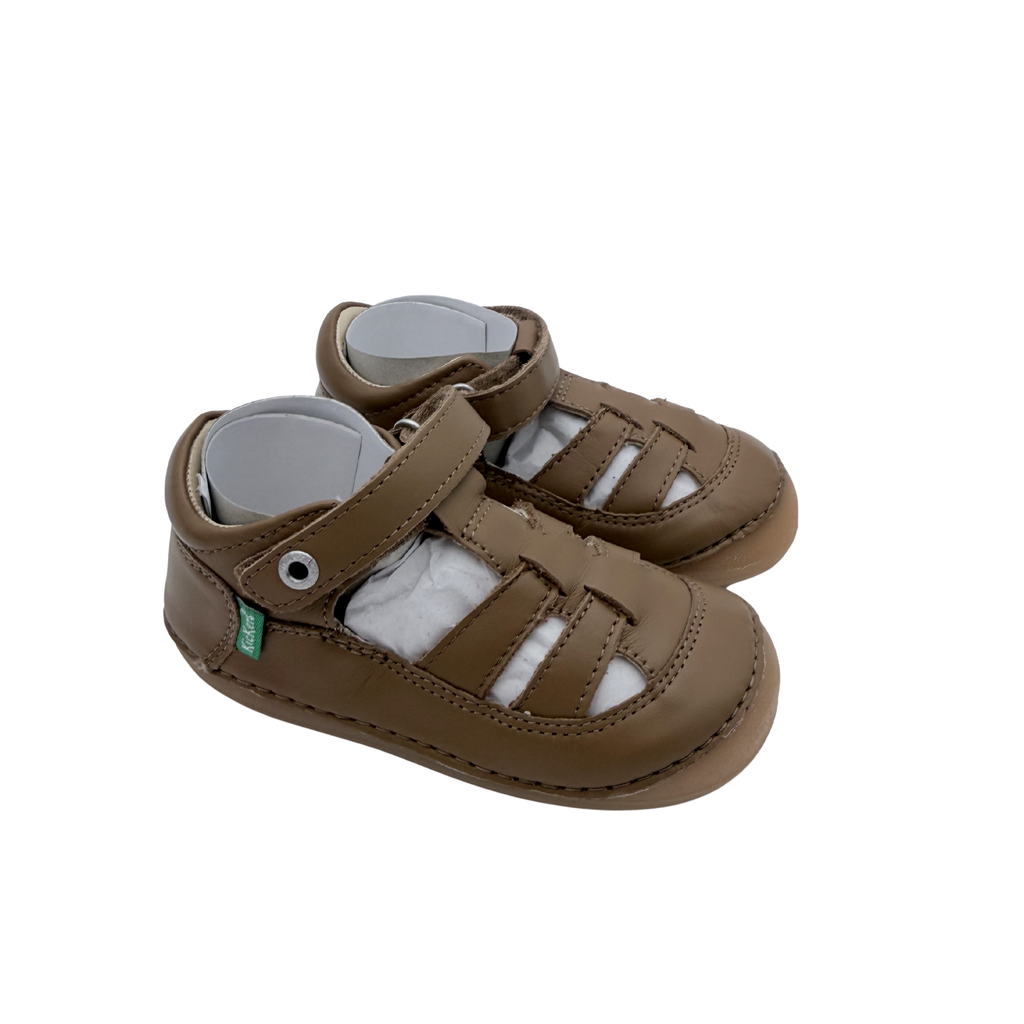 Sandales fermées camel en cuir — 23