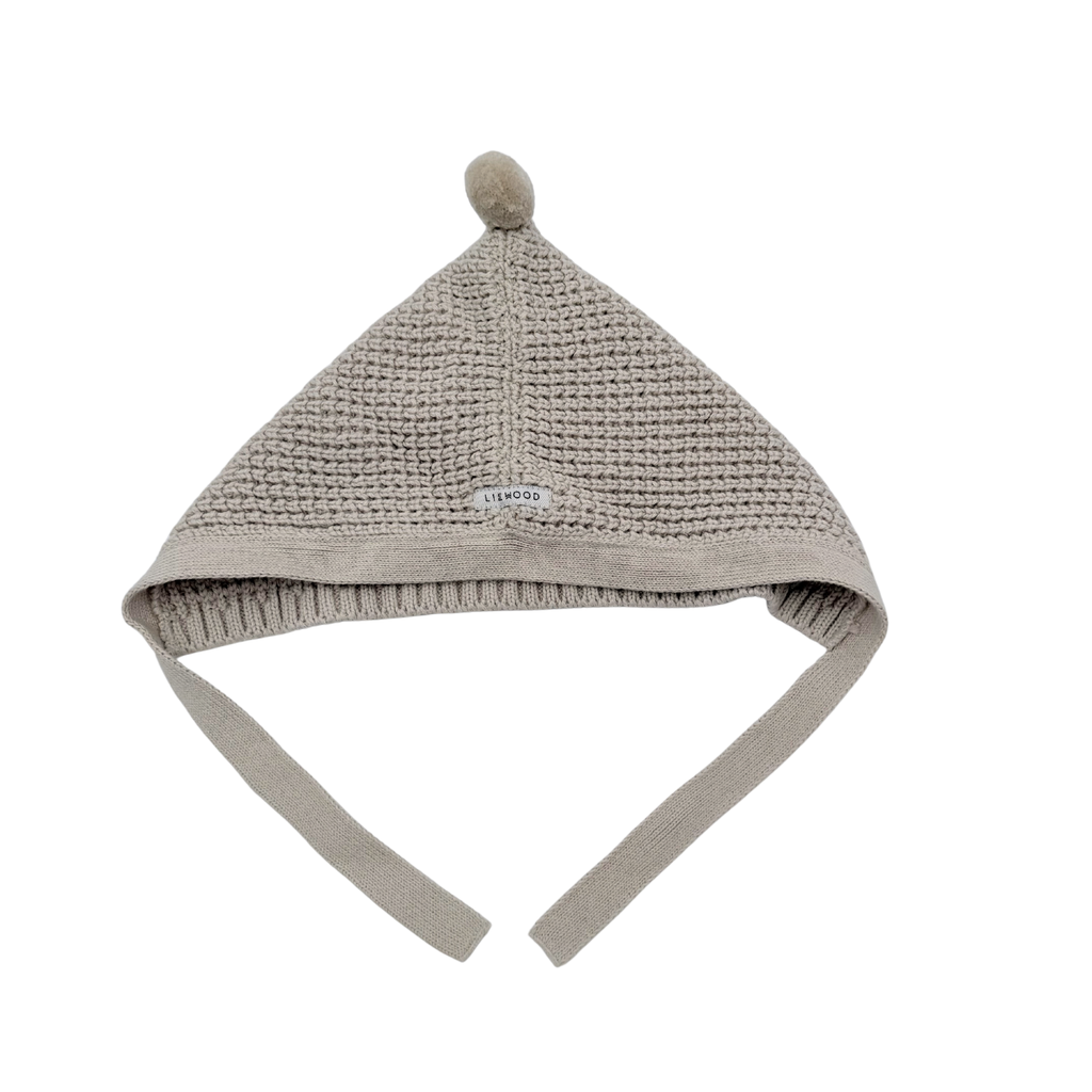 Bonnet bébé tricoté beige à pompon – 3-6 mois
