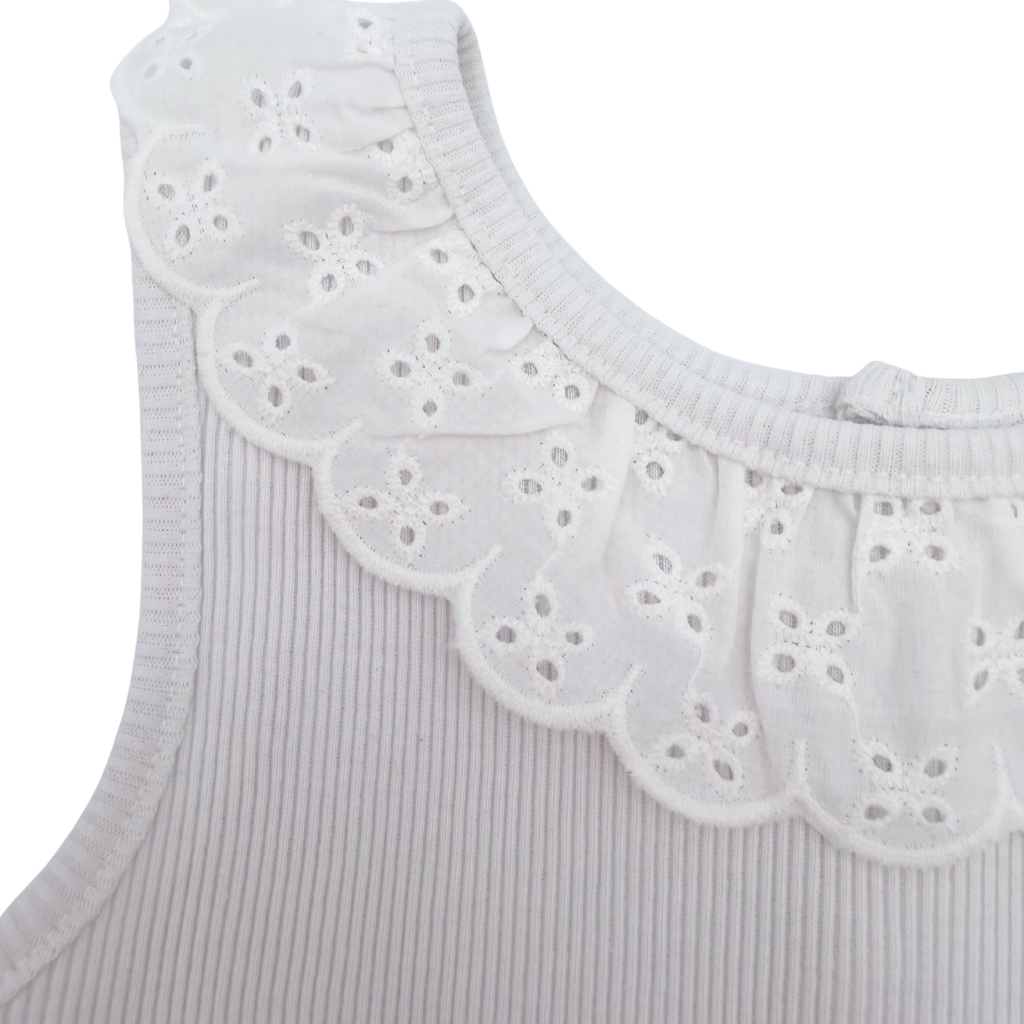 Body bébé blanc sans manches col broderie anglaise — 6 mois
