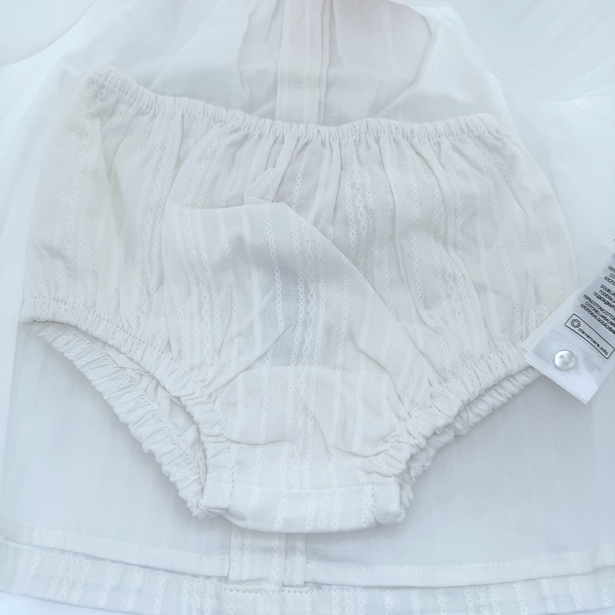Robe blanche à volants brodés — 24 mois