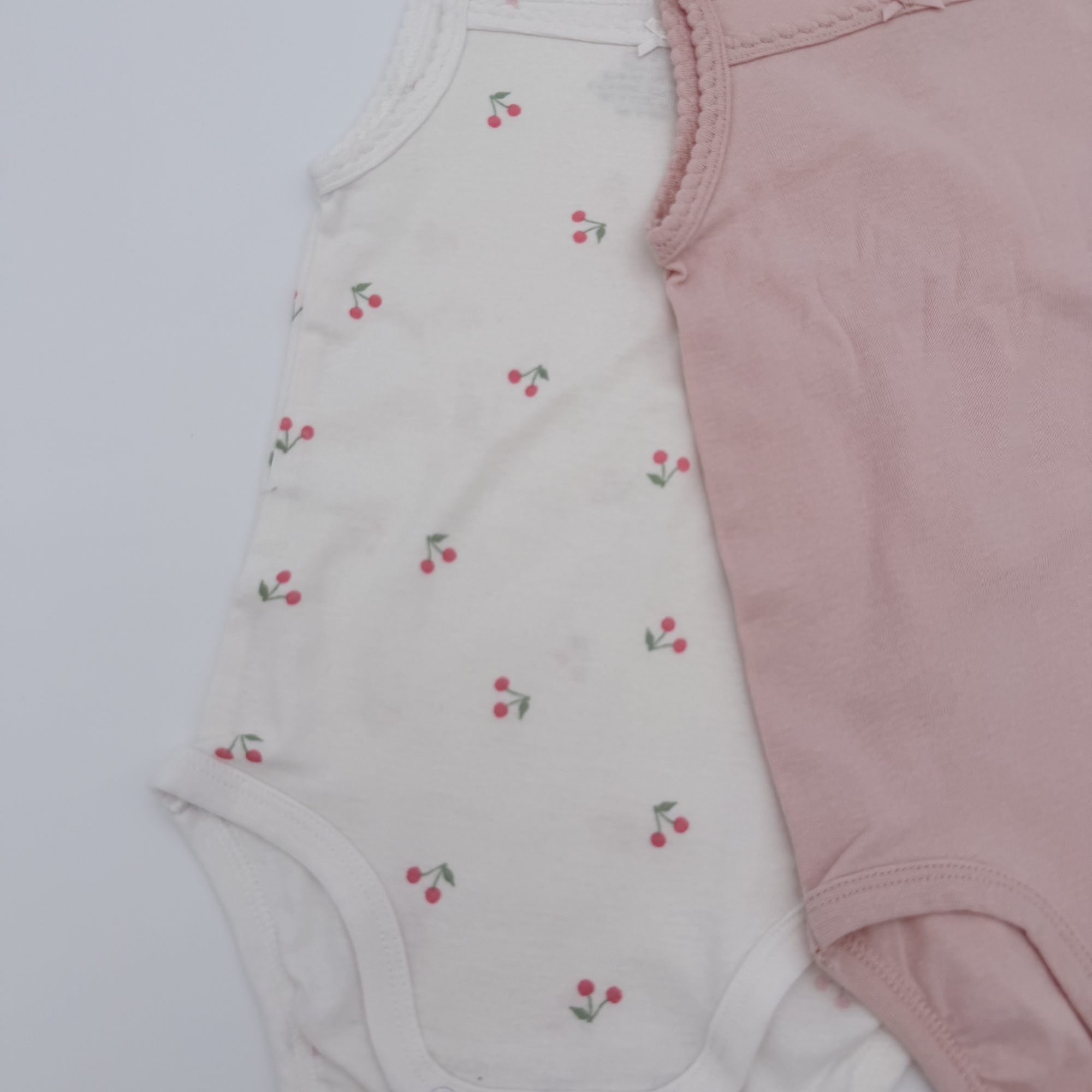 Lot de 2 bodies fines bretelles cerises — 9-12 mois