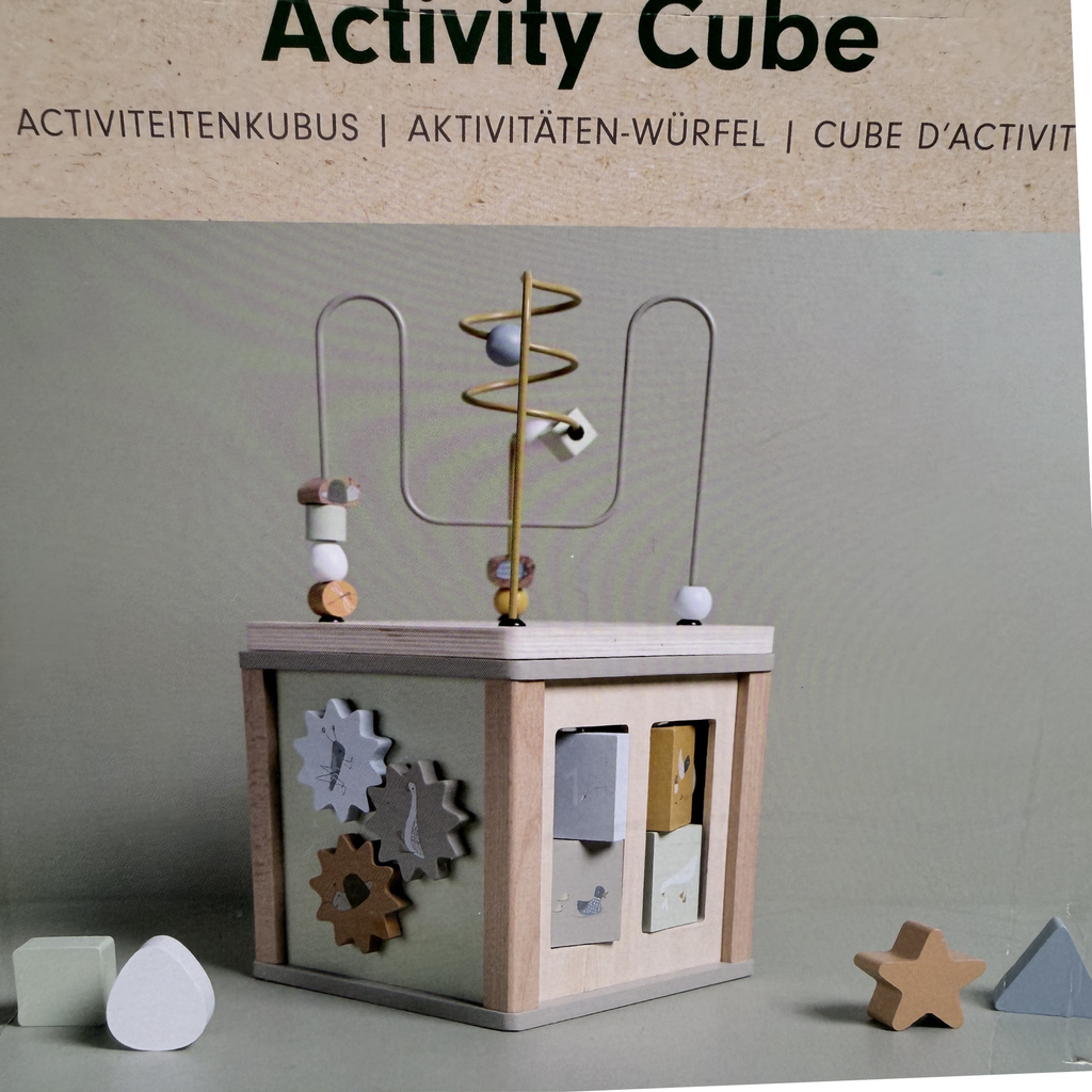Cube d'activités en bois