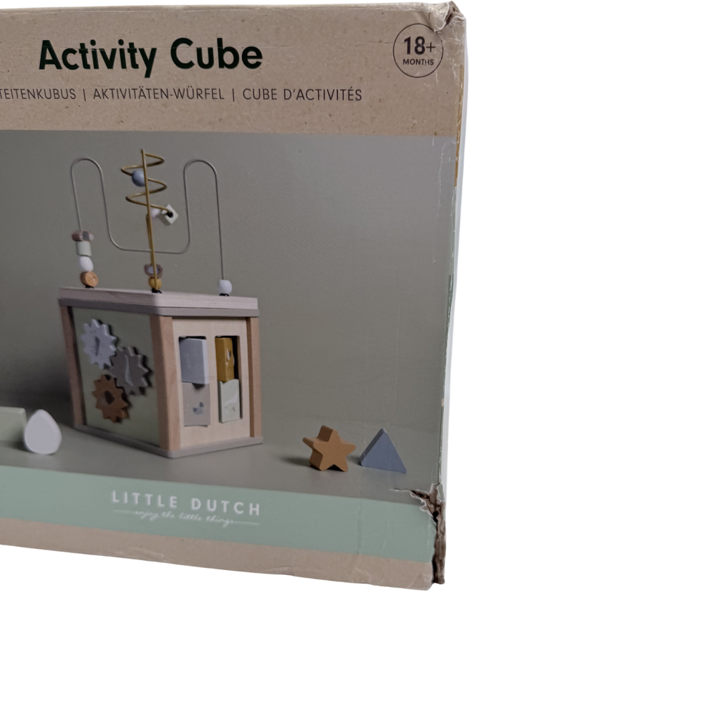 Cube d'activités en bois