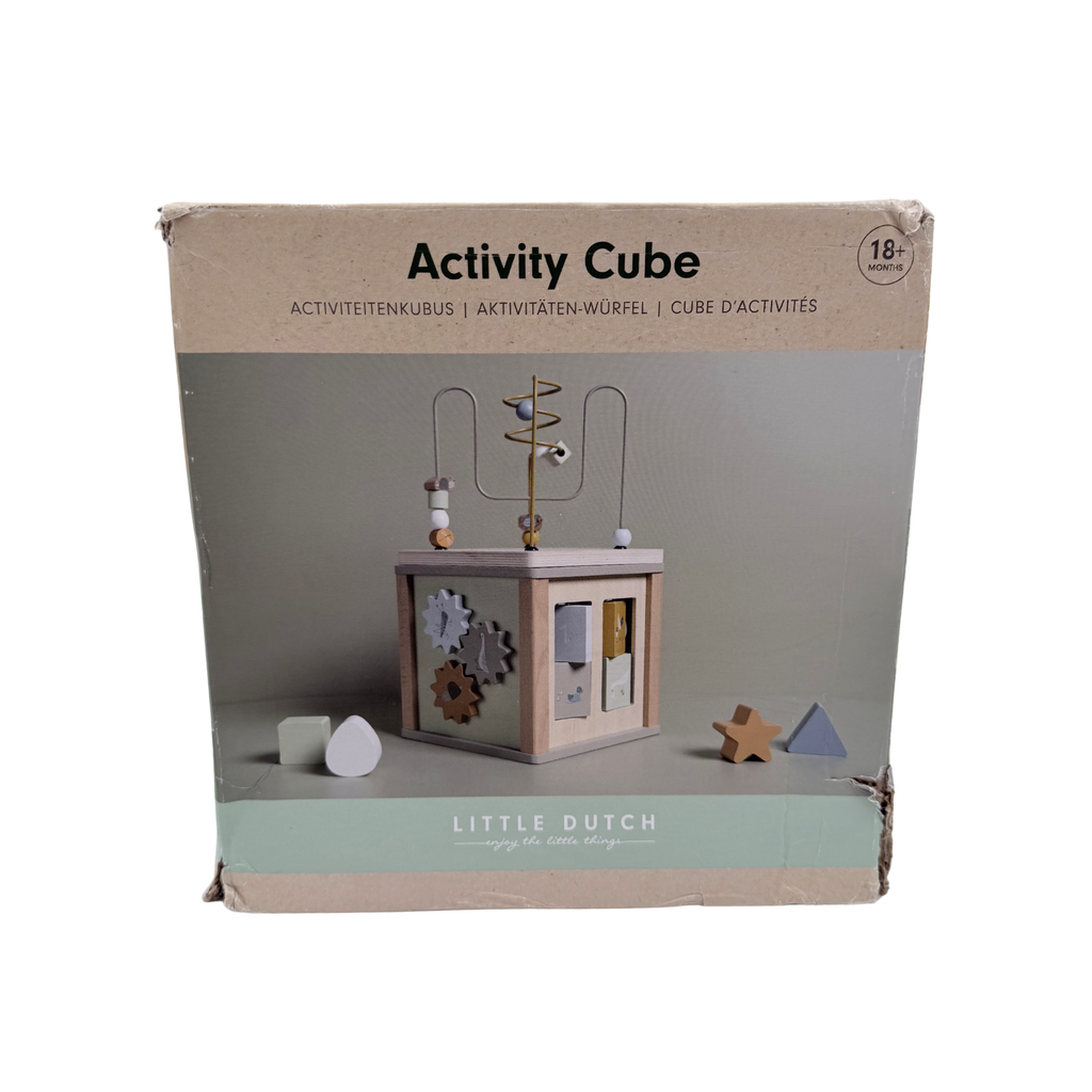 Cube d'activités en bois