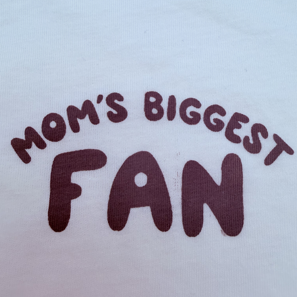 T-shirt manches longues blanc imprimé « Mom's Biggest Fan » — 12 mois