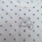 T-shirt blanc à pois lavande — 6 mois