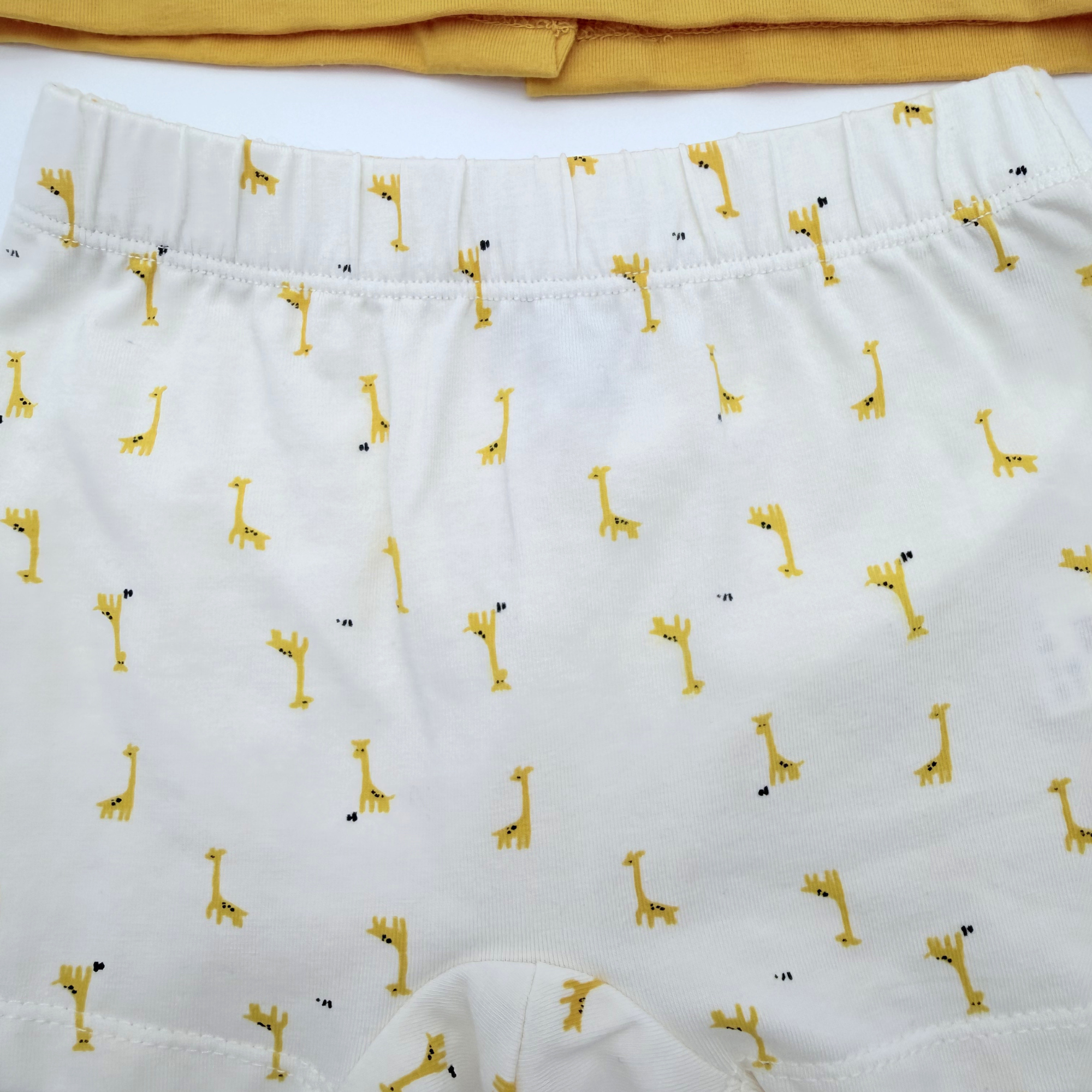 Ensemble t-shirt et short imprimé girafes — 6 mois