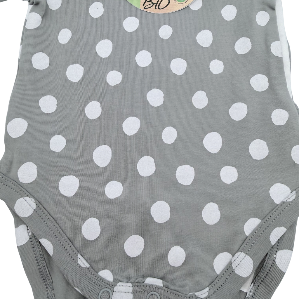 Lot de 3 bodies gris et blancs à pois  — 1 mois