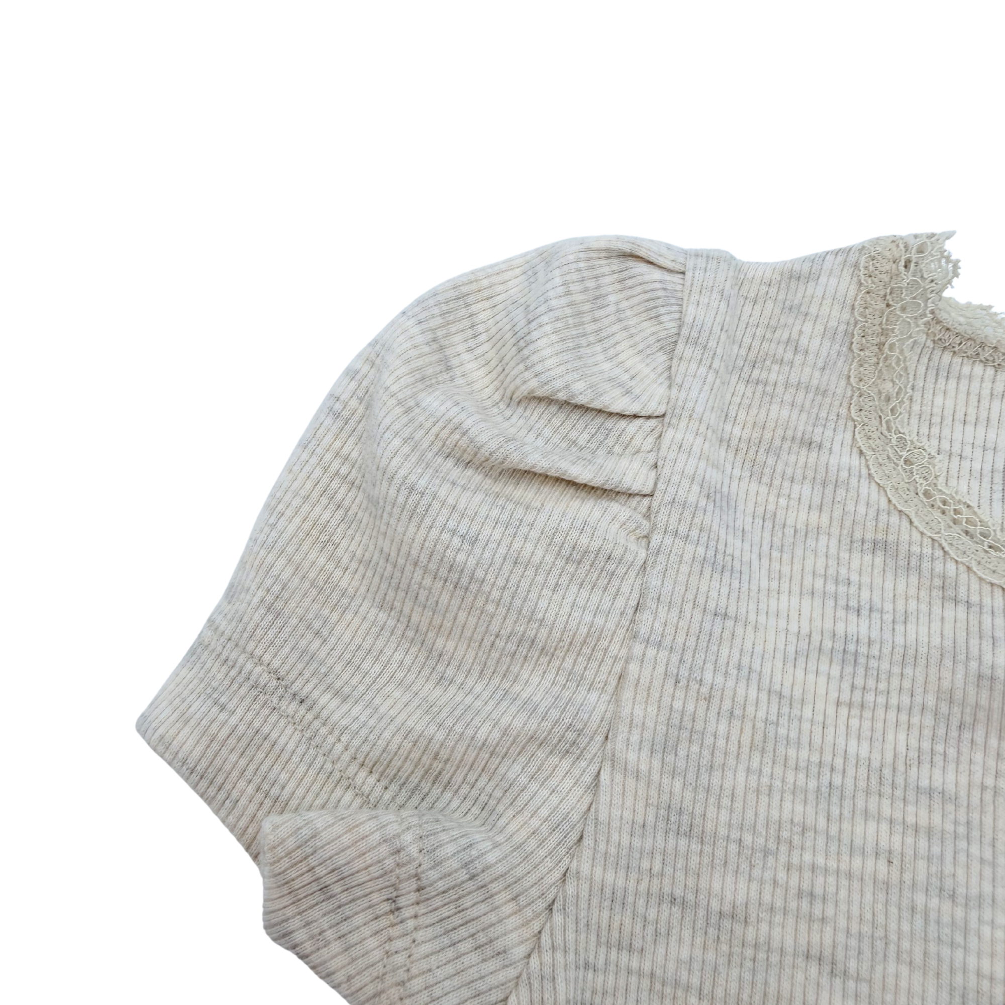 T-shirt beige côtelée — 4 ans