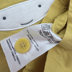Ensemble salopette courte moutarde et t-shirt rayé — 6 mois