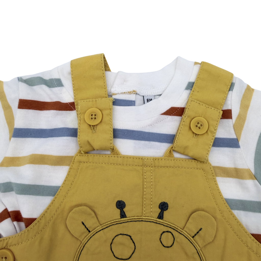 Ensemble salopette courte moutarde et t-shirt rayé — 6 mois