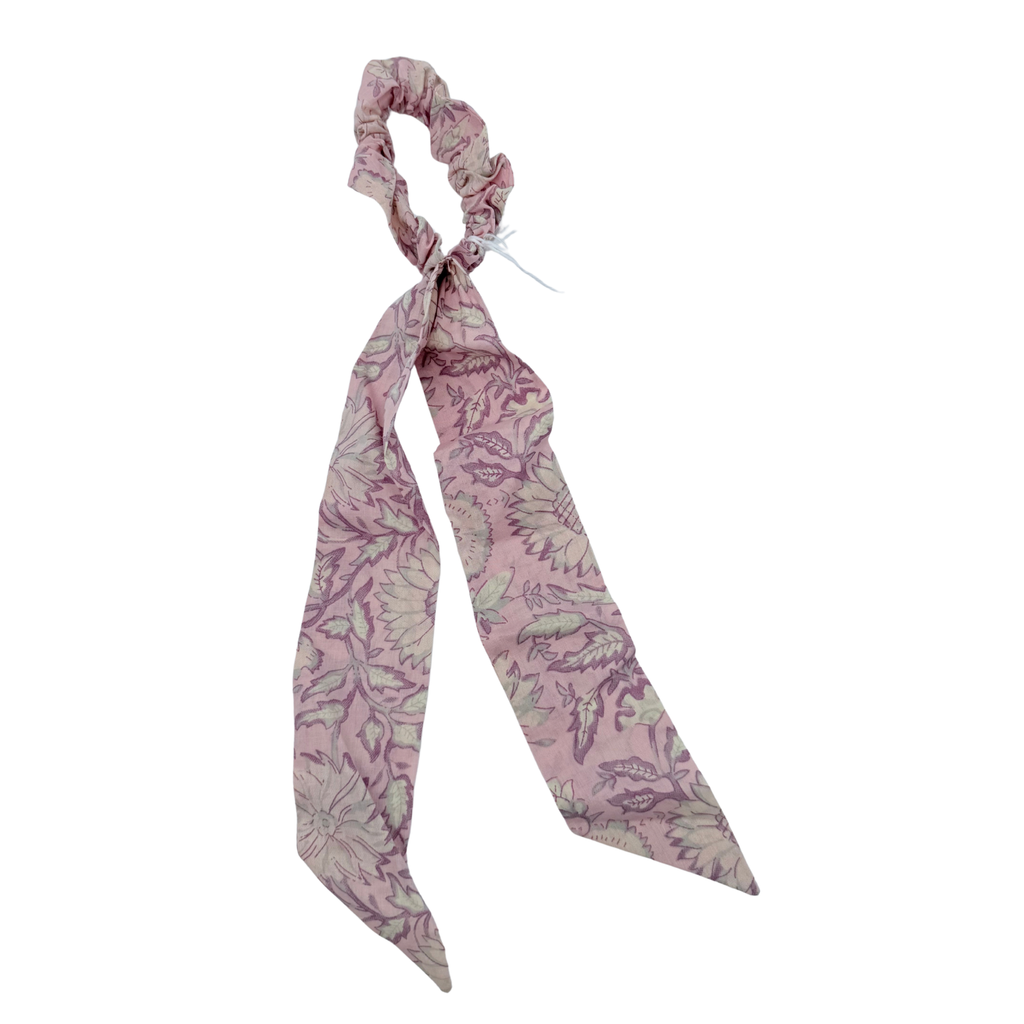 Chouchou foulard rose à motif fleuri