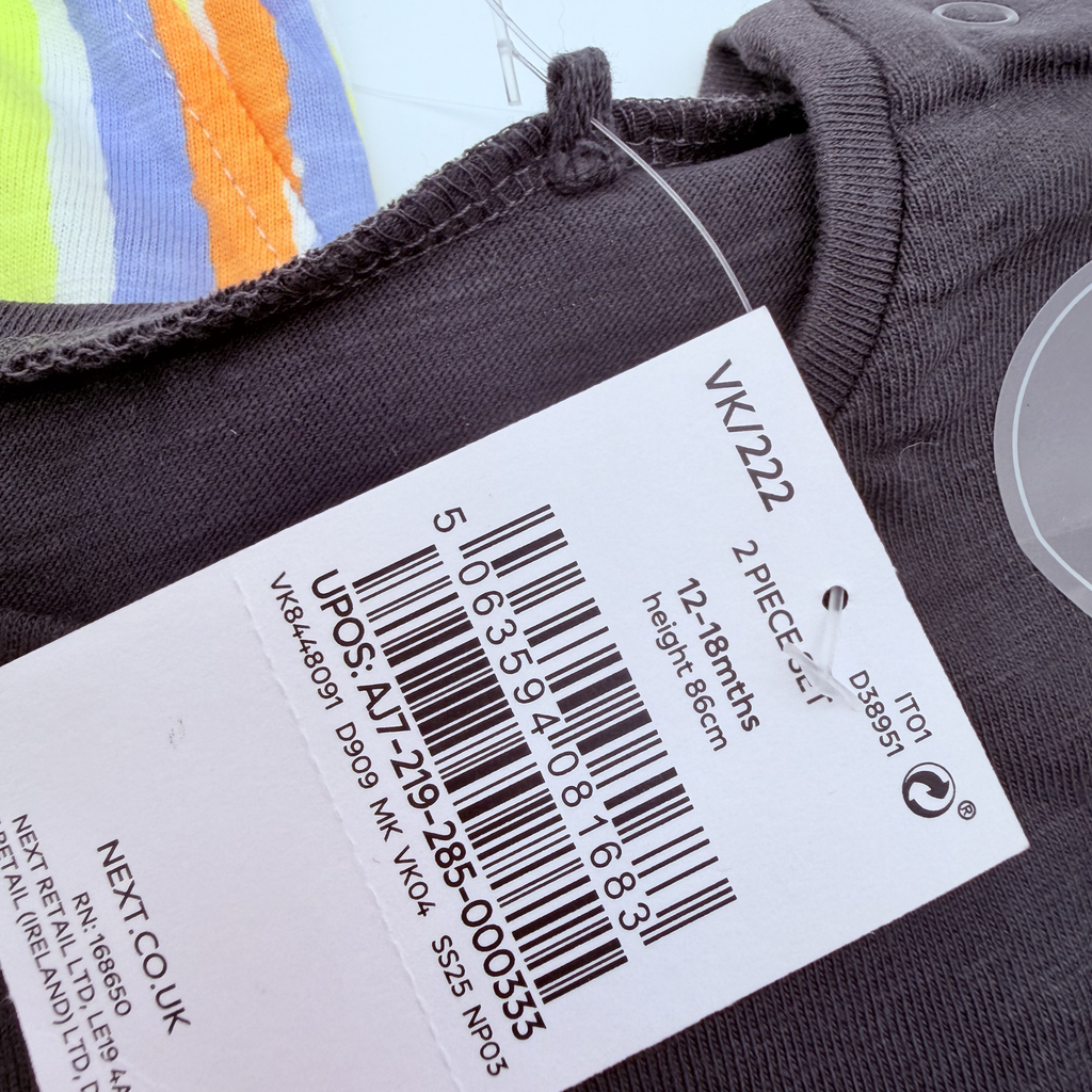 Ensemble bébé noir et short rayé multicolore — 12-18 mois