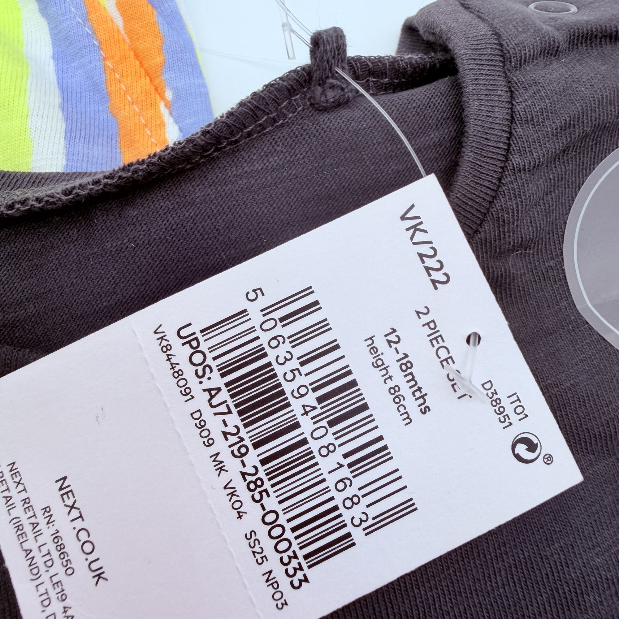 Ensemble bébé noir et short rayé multicolore — 12-18 mois