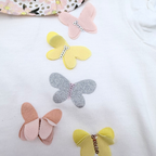 T-shirt blanc à col volanté et papillons — 24 mois