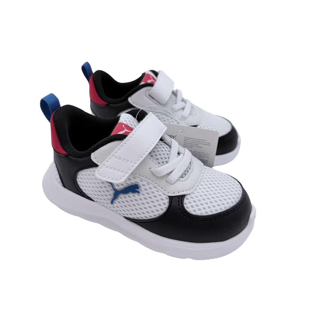 Baskets blanches et noires — 23