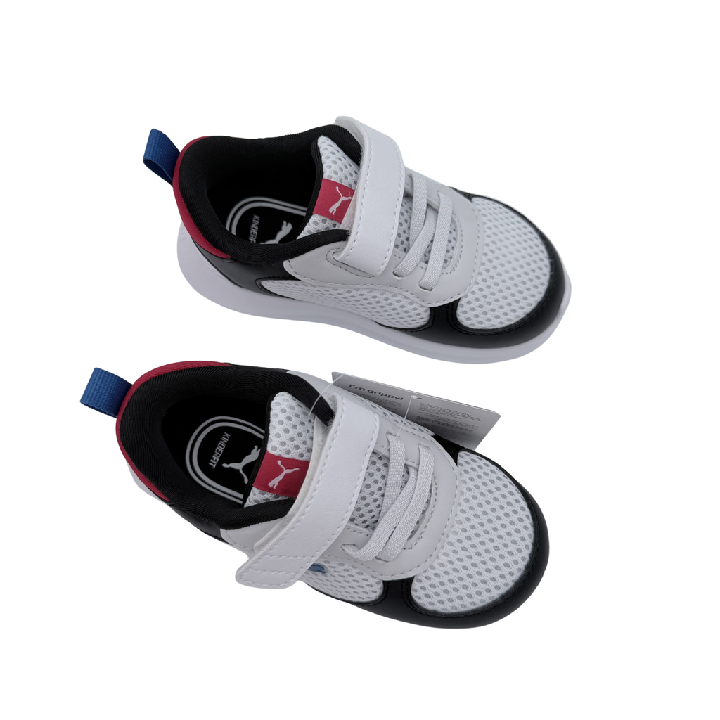 Baskets blanches et noires — 23