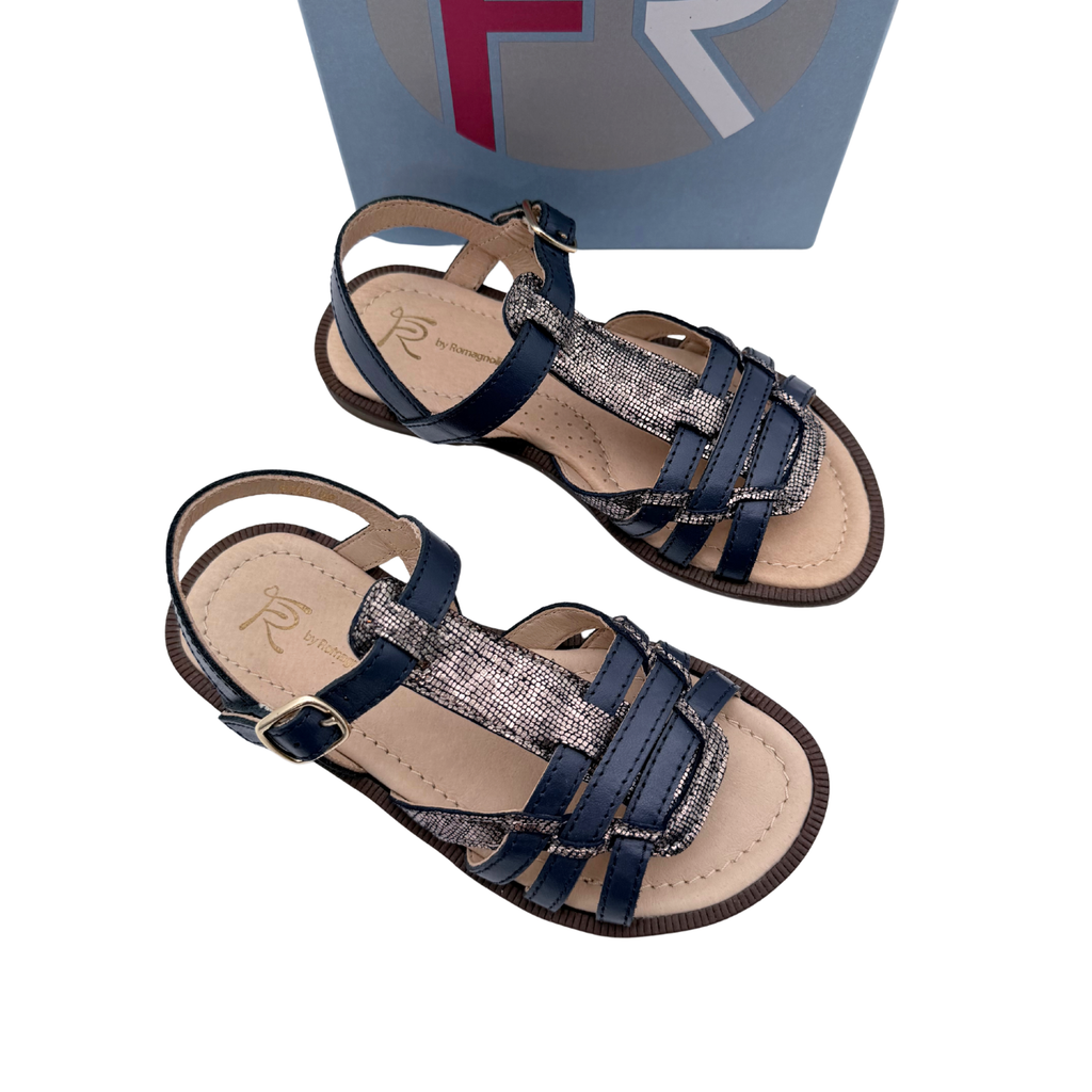 Sandales bleu marine et argentées — 28