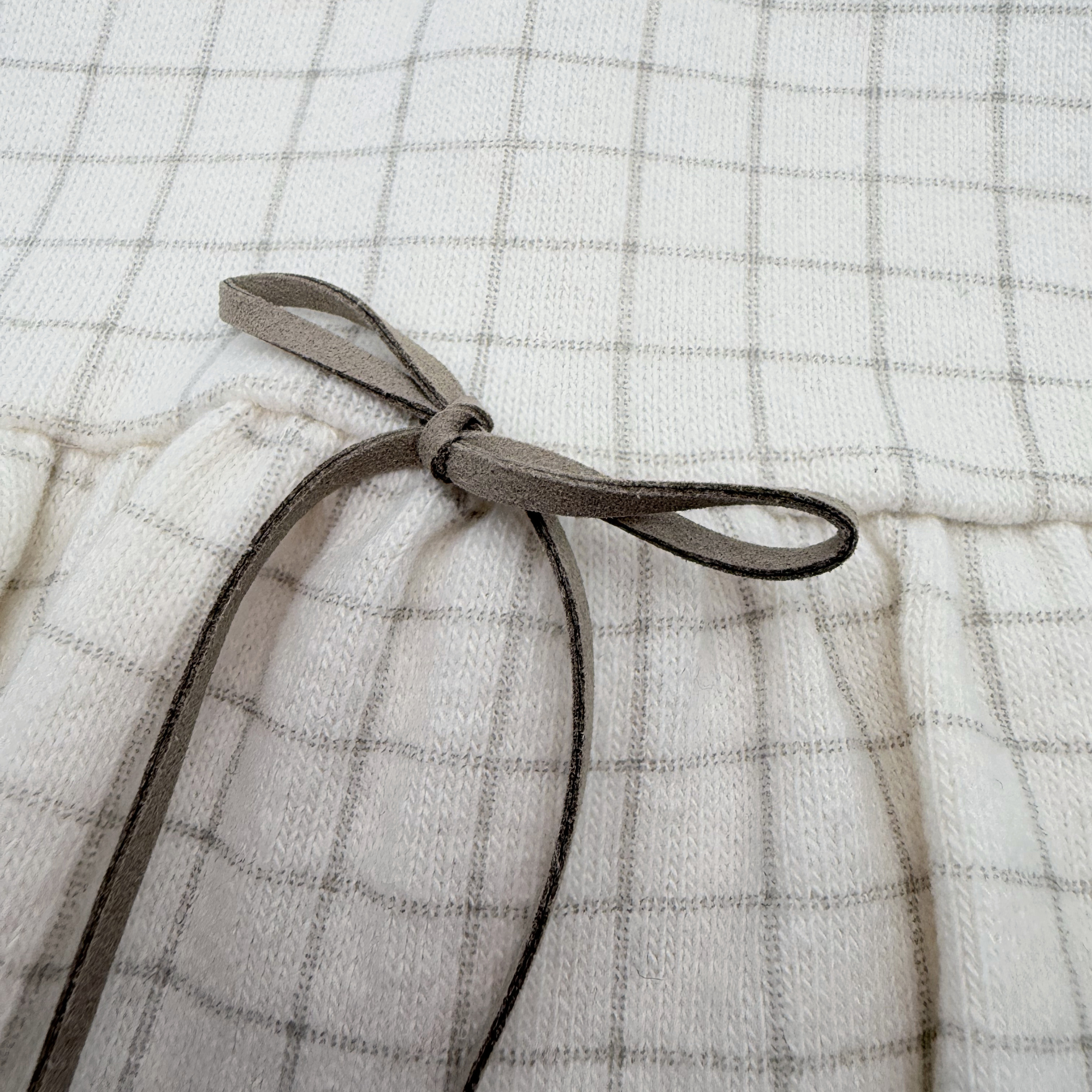 Robe à carreaux écru et beige — 1 mois