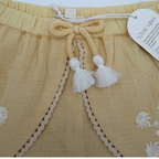 Short jaune — 6 ans