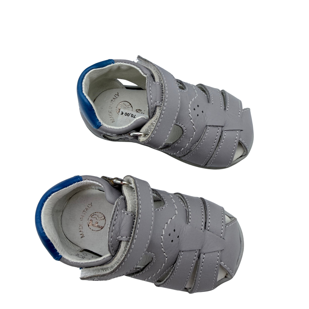 Sandales gris perle et bleu — 18