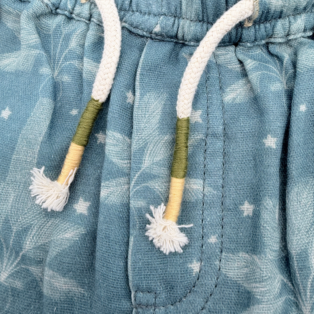 Short bleu imprimé palmiers — 6 mois