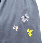 Combishort bleu à volants et broderies fleurs — 6 mois