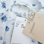 Ensemble blouse et short fleuris blanc et bleu – 9-12 mois