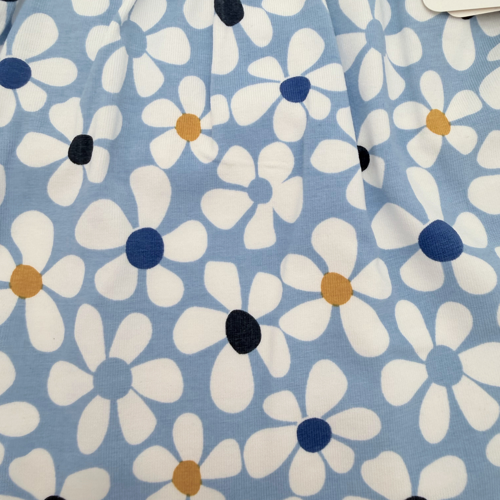 Robe blanche et robe fleurie bleue — 1 mois