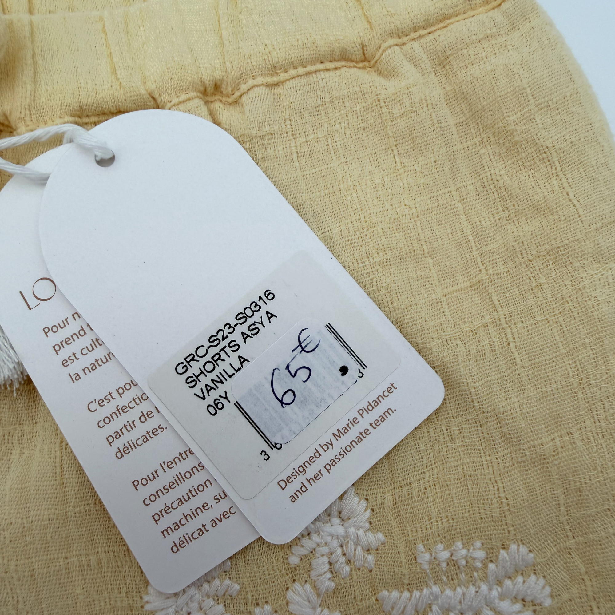 Short jaune — 6 ans