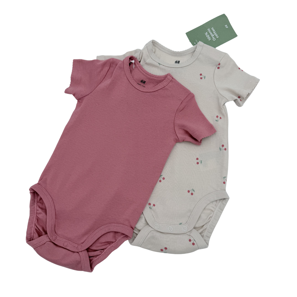 Lot de 2 bodies manches courtes rose & cerises — 4-6 mois