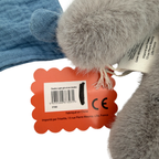 Peluche lapin gris et son doudou bleu